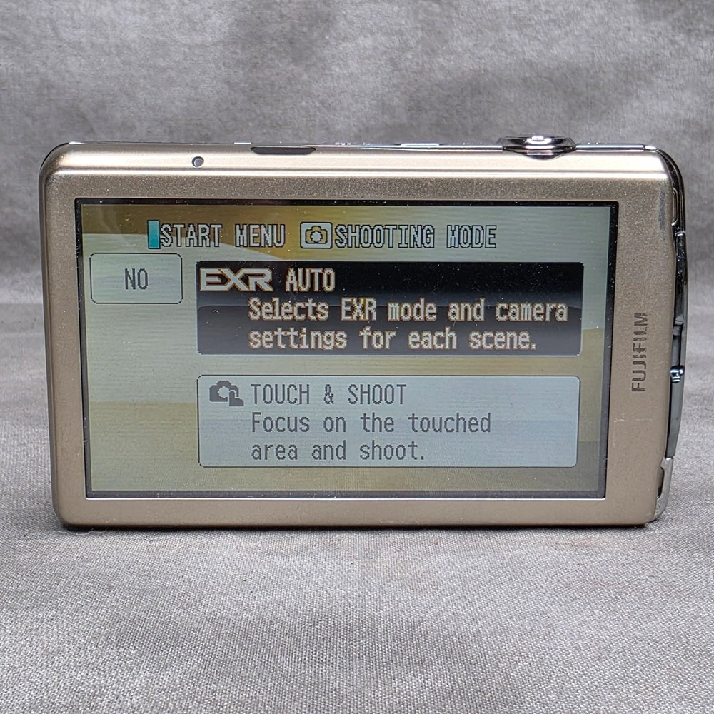 FUJIFILM FinePix Z800EXR 12.0 MP Touchscreen Compact Digital Camera Tested - Picture 6 of 15